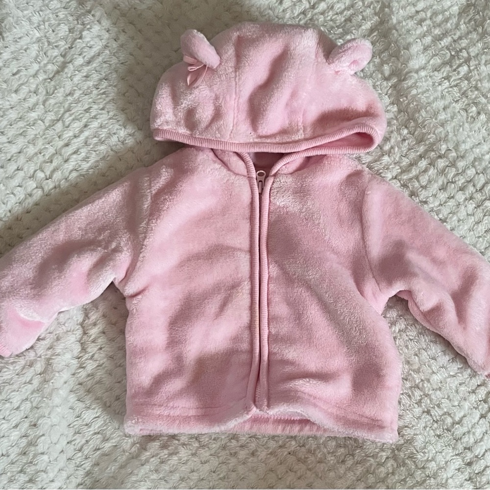 Adorable Bear Sweater. Girls. Size 3-6 months.